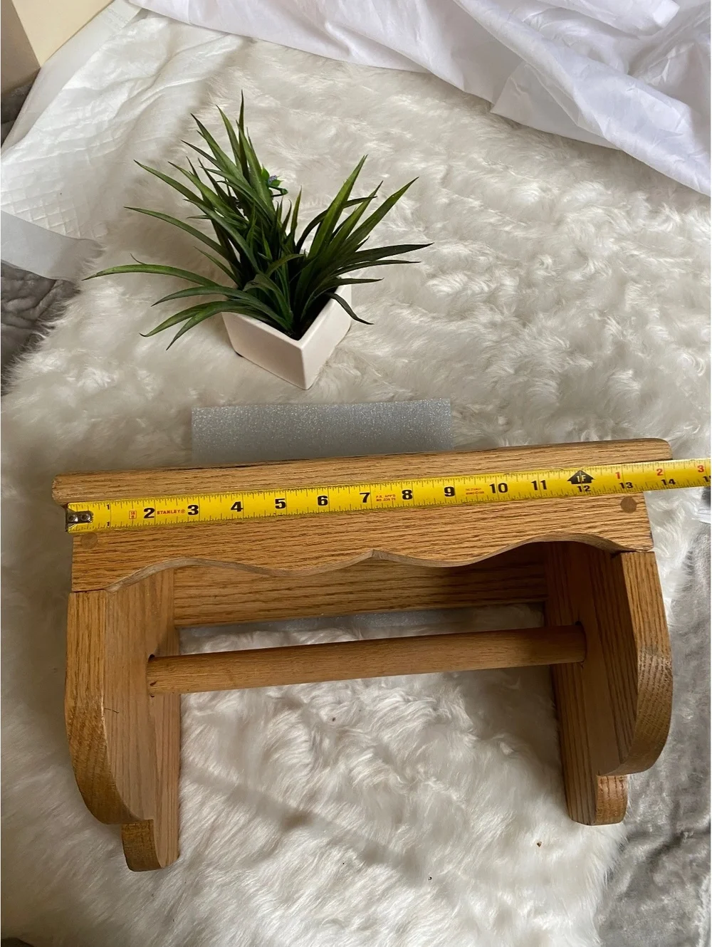 Wooden Oak Wall Mounted Shelf Hanging Rod Scalloped Edge